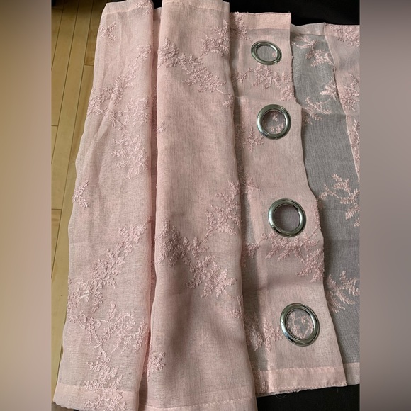 Carol Ring Top panel One Panel 52”*96”(132cm. *243cm.) - Picture 10 of 10